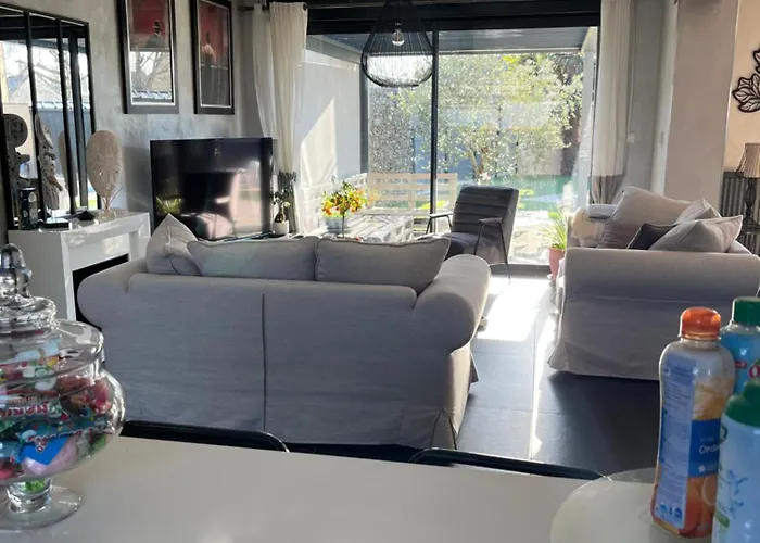 Prázdninový dům Elegante Maison Circuit Des 24h00 Du Mans Le Mans