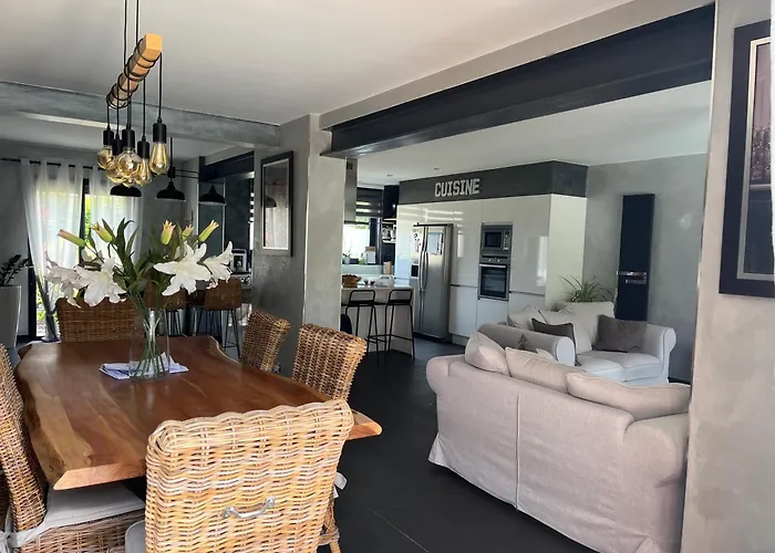 Elegante Maison Circuit Des 24h00 Du Mans